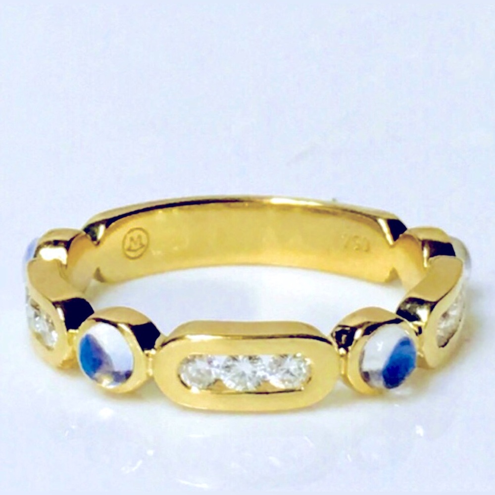 Vintage rare Movado 18K yellow gold moonstones and diamonds stunning band ring